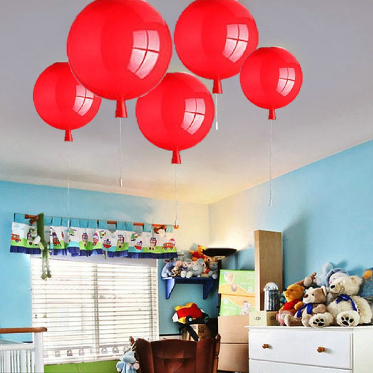 Suspension Enfant Ballon Rouge